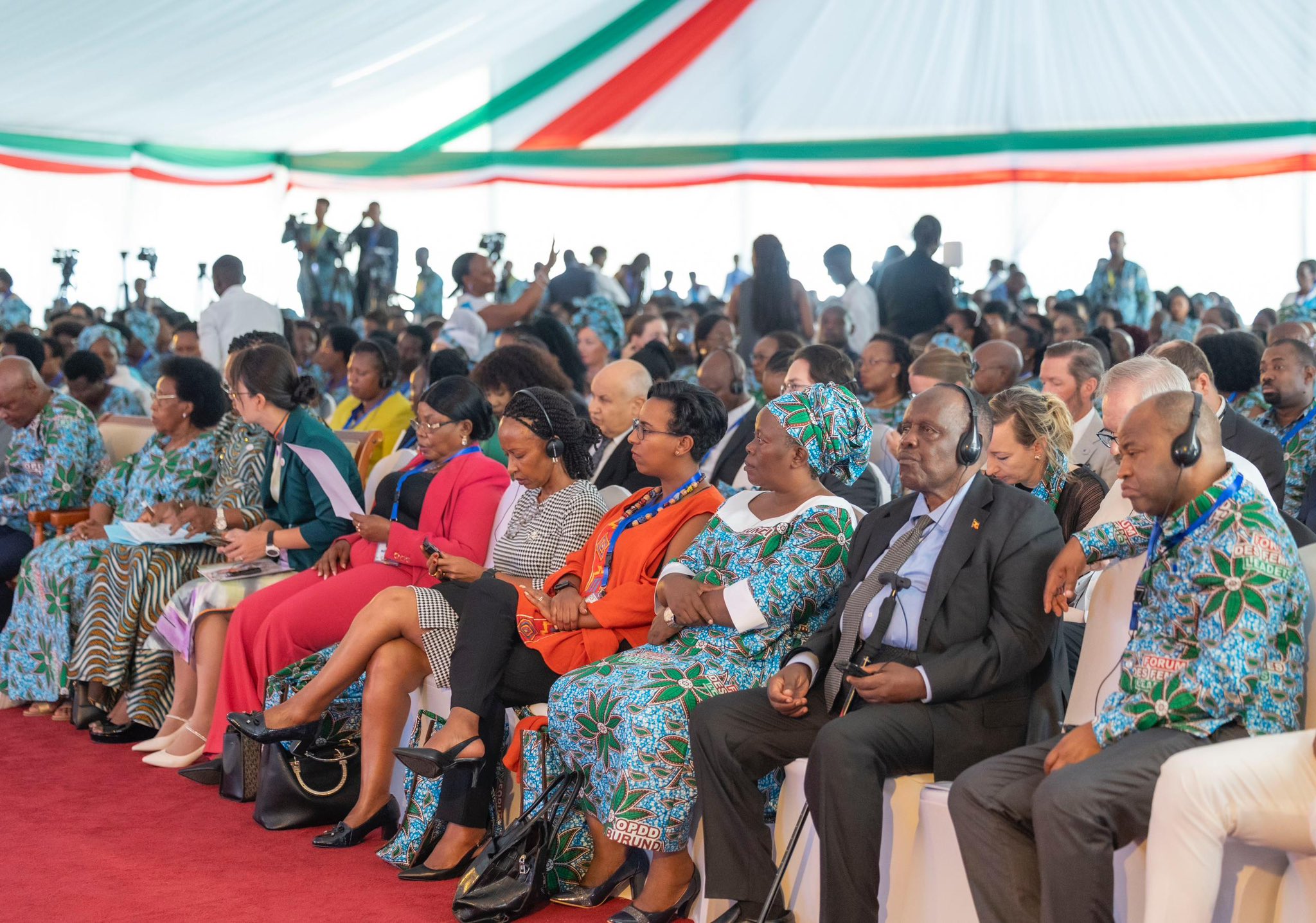 Madame Jeannette Kagame Yitabiriye Inama I Bujumbura - Press Box